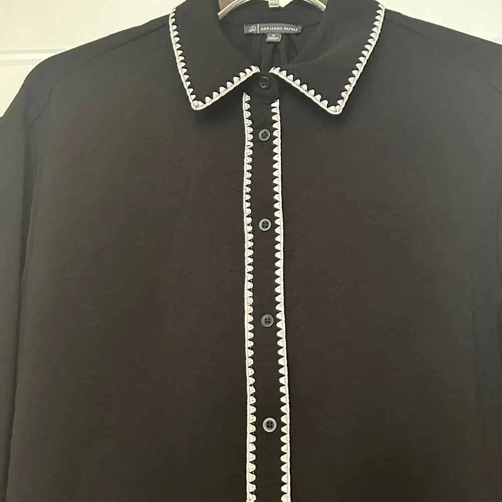 Adrianna Papell Button Up Top M Black White Relaxed Embroidered Woven Career